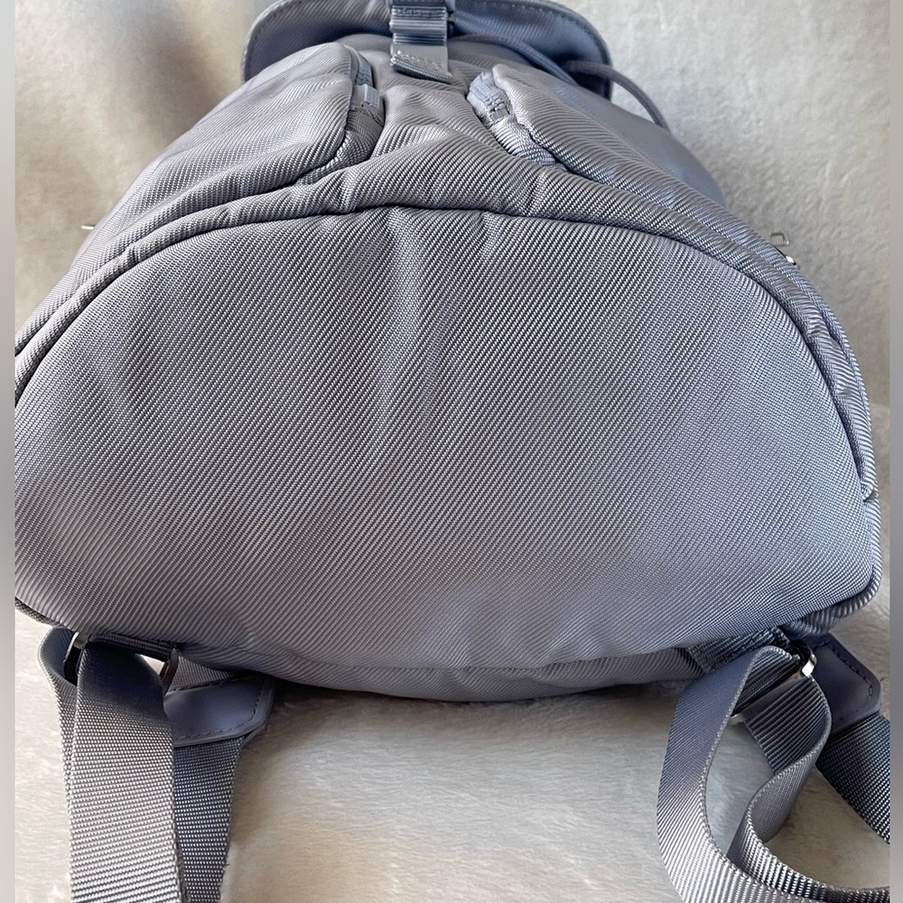 Lululemon Carry Onward Rucksack Mini Vol 9L in Berry Mist - Picture 10 of 16